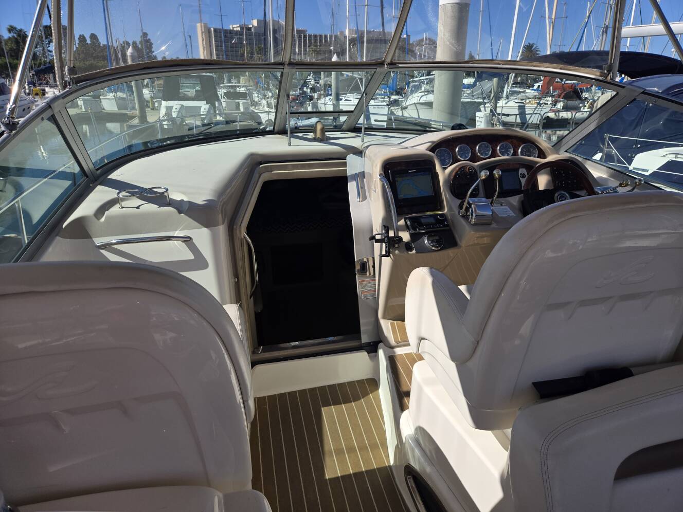 A photo of this 2004 Sea Ray 340 Sundancer