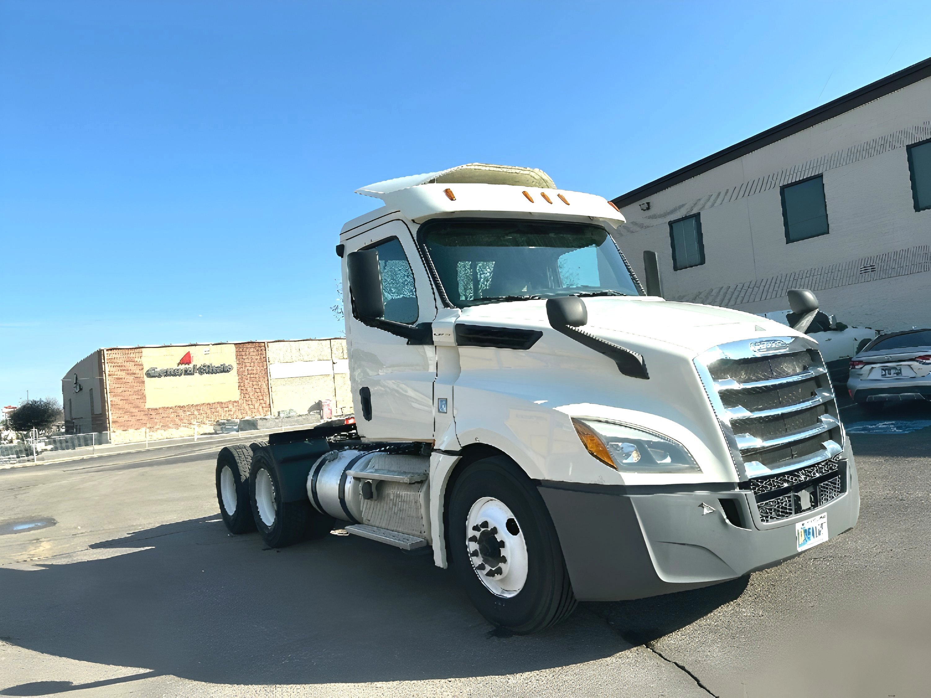 2019 FREIGHTLINER CASCADIA 126 in Memphis, TN