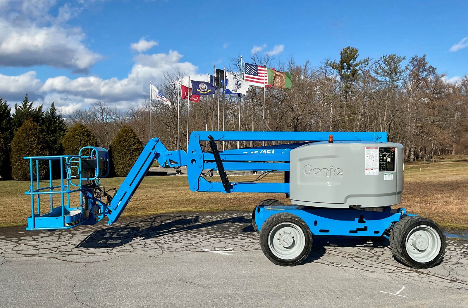 2015 Genie Z45/25J Articulated Boom Lift