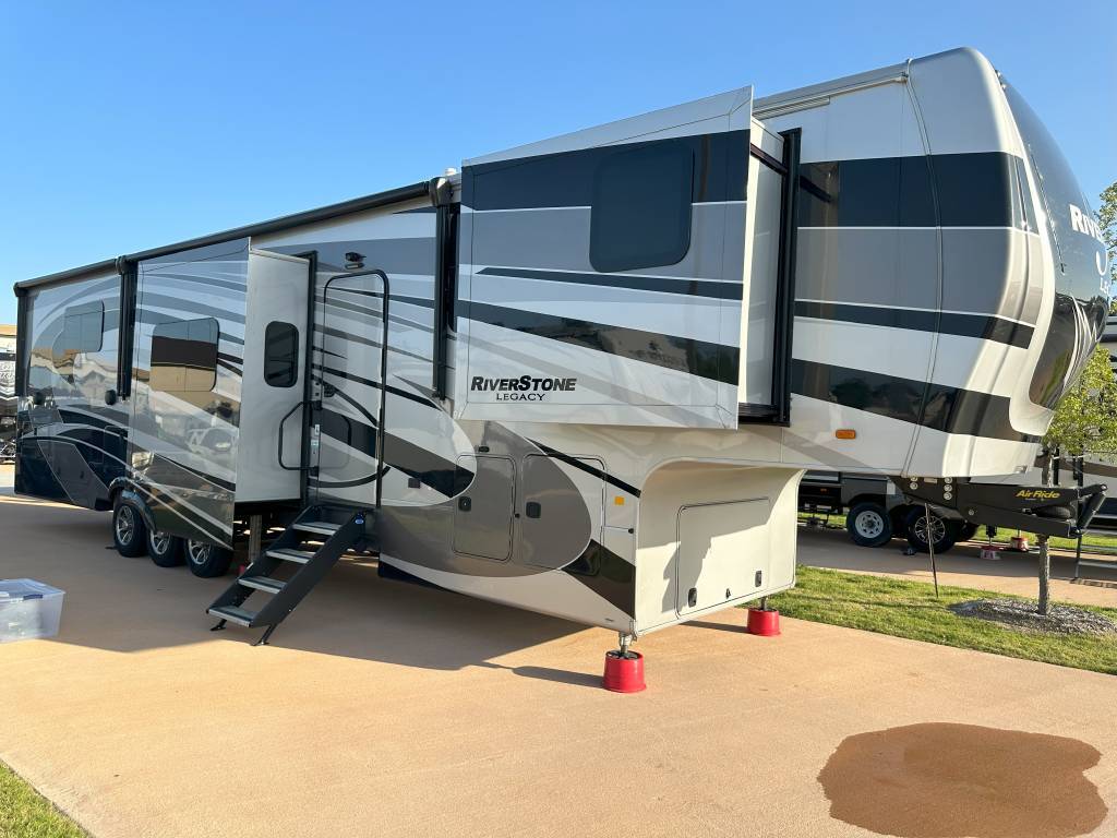 2021 Forest River RIVERSTONE LEGACY 42FSKG RV