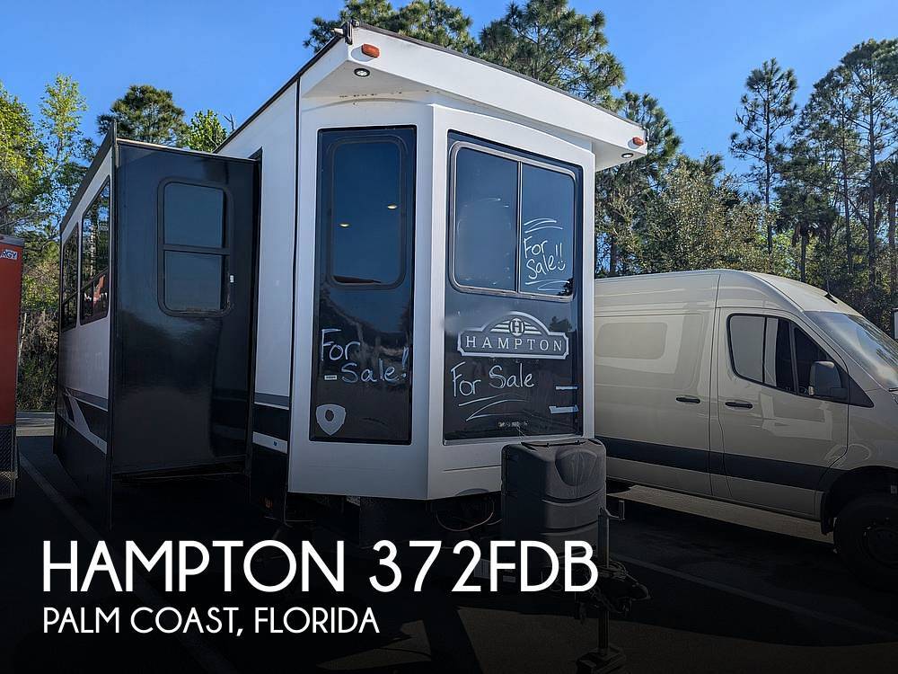 2022 Crossroads Hampton 372FDB RV
