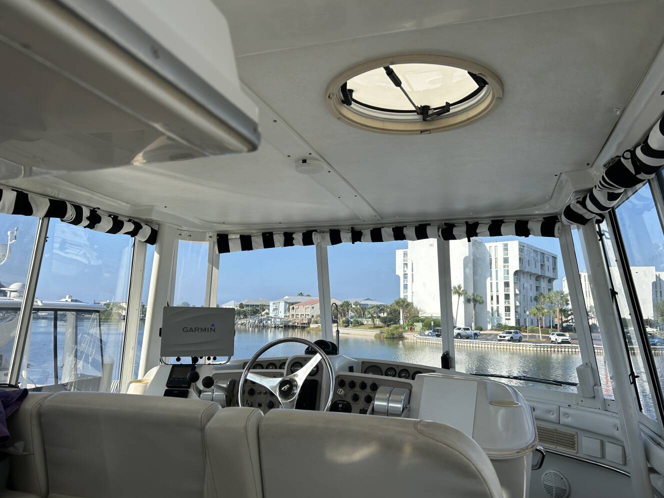 A photo of this 1997 Carver 500 Cockpit Motor Yacht