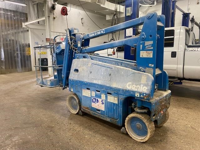 1997 GENIE Z20/8 Articulated Boom Lift