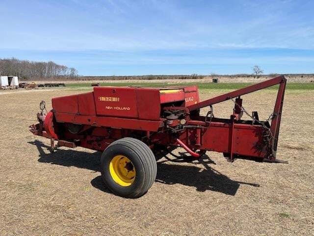NEW HOLLAND 326 Baler