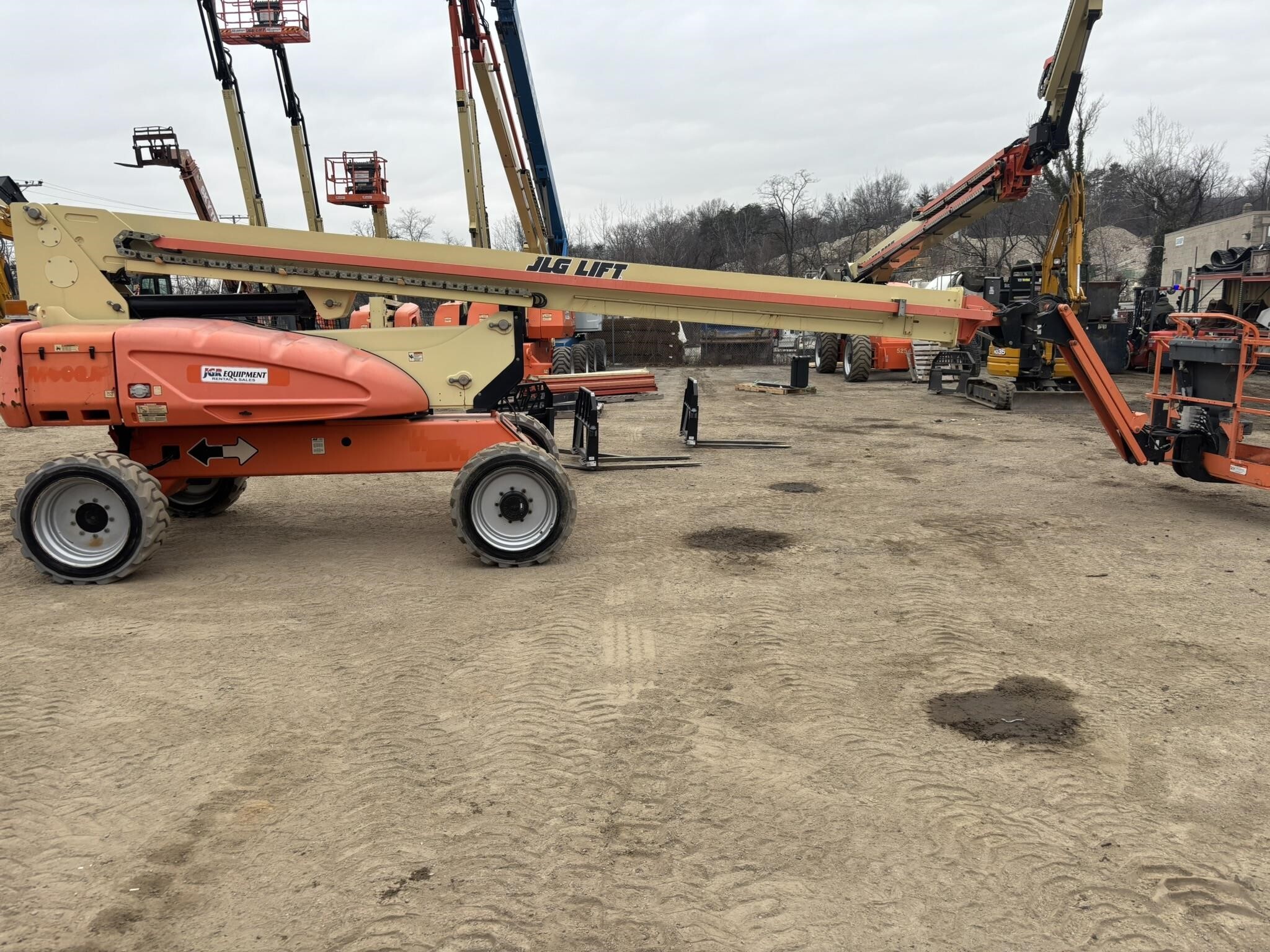 2014 JLG M600JP Articulated Boom Lift