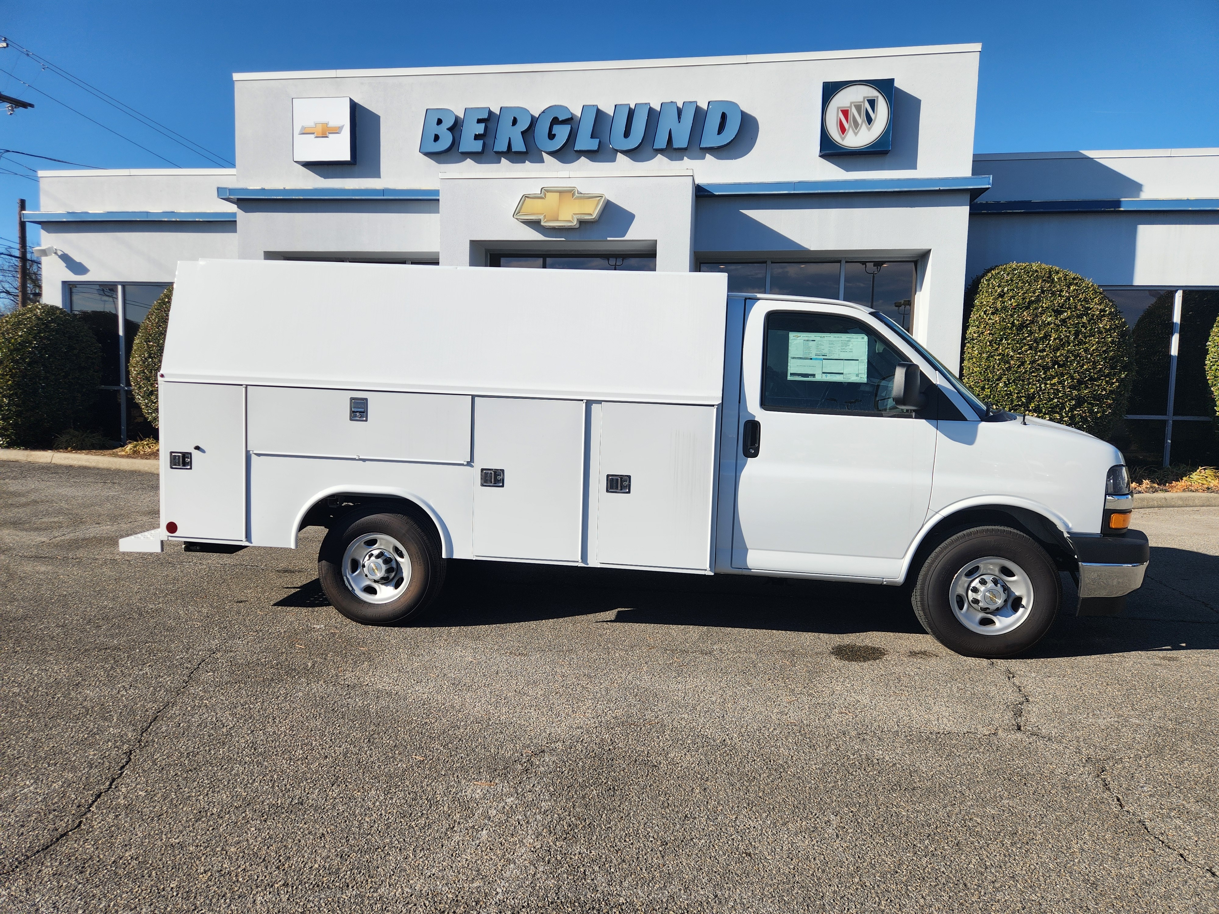 2025 CHEVROLET EXPRESS 3500 CAB HEIGHT ENCLOSED SERVICE BODY in Roanoke, VA