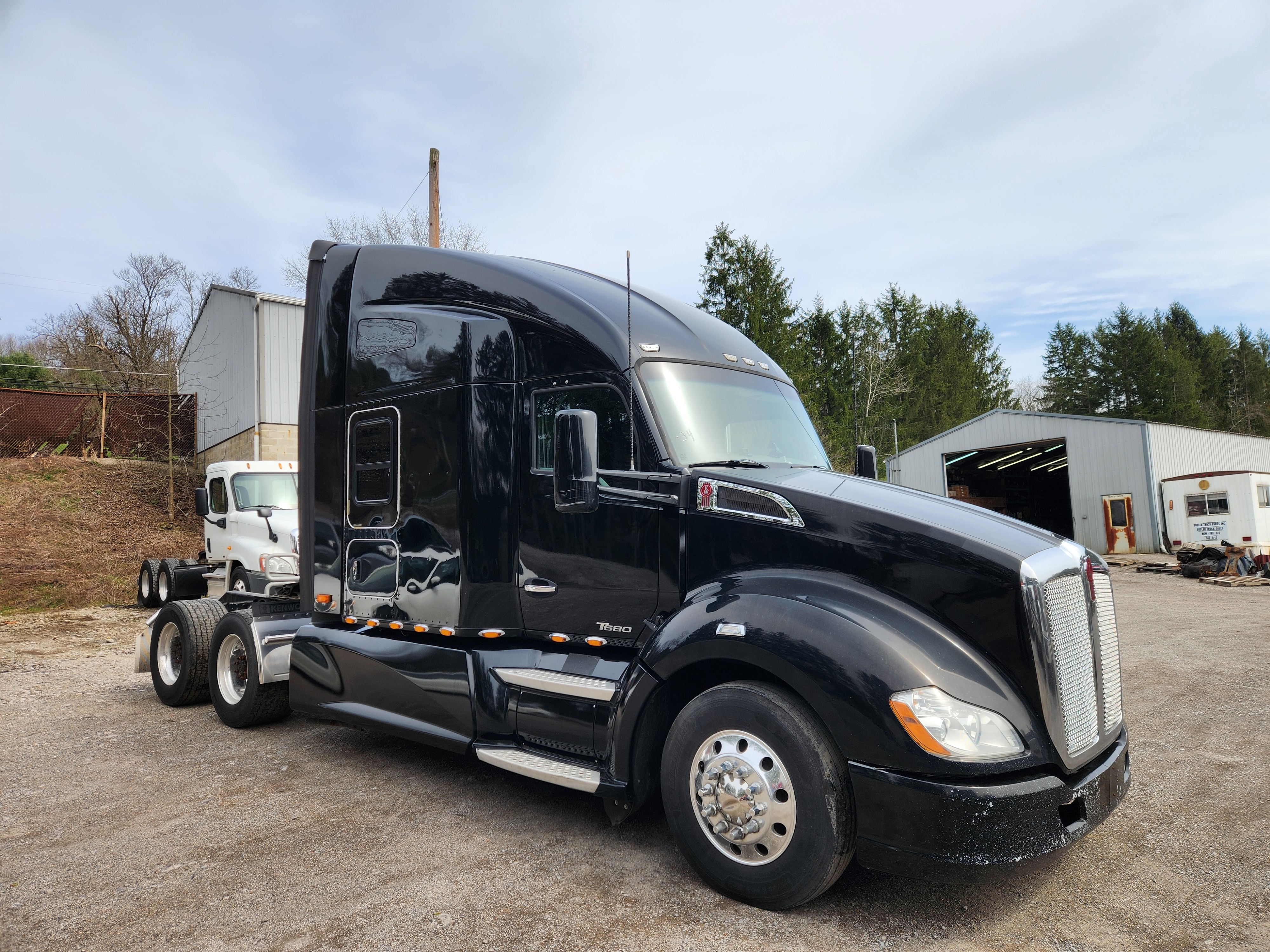 2018 KENWORTH T680 in Butler, PA