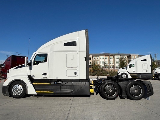 2023 KENWORTH T680 in Leawood, KS