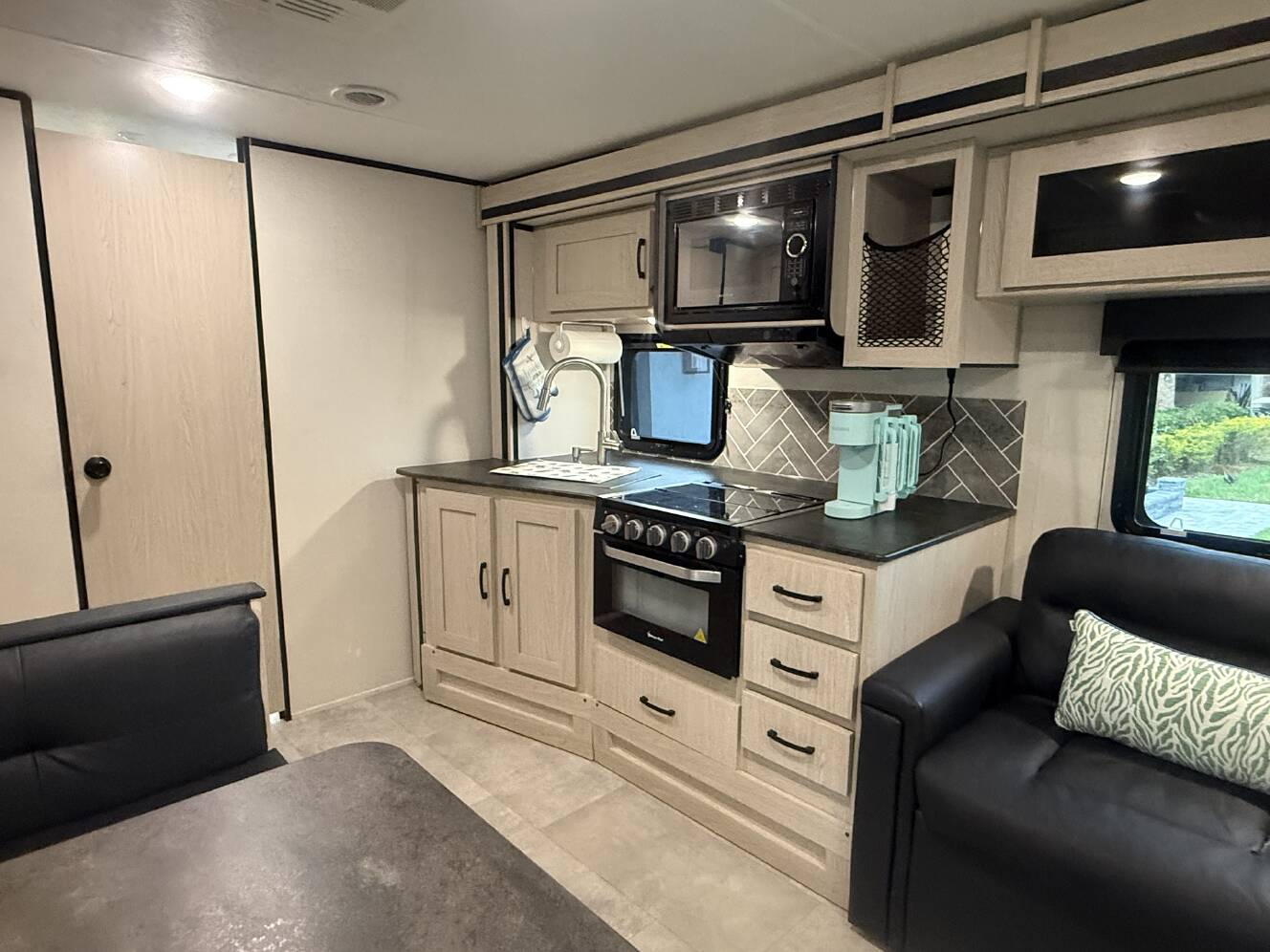 A photo of this 2021 Coachmen APEX ULTRA-LITE 251RBK