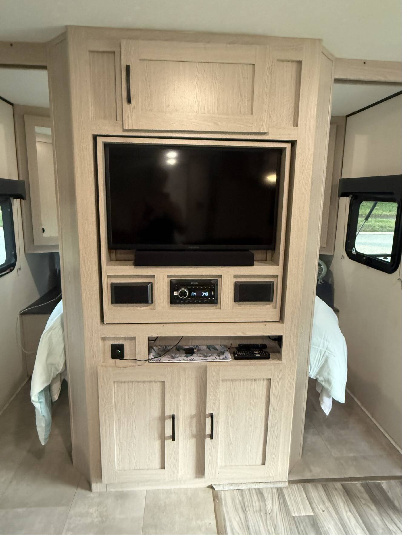 A photo of this 2021 Coachmen APEX ULTRA-LITE 251RBK