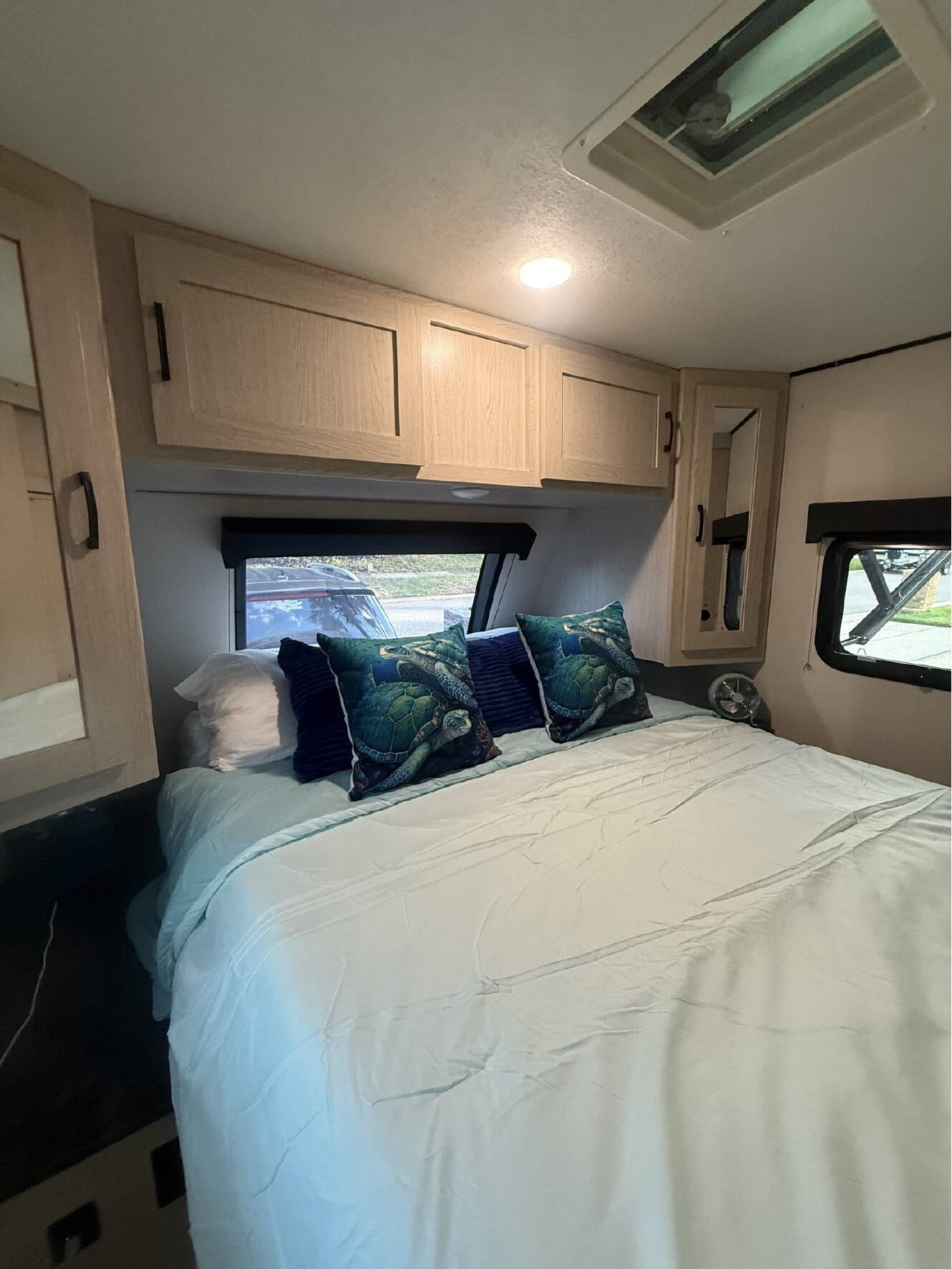 A photo of this 2021 Coachmen APEX ULTRA-LITE 251RBK