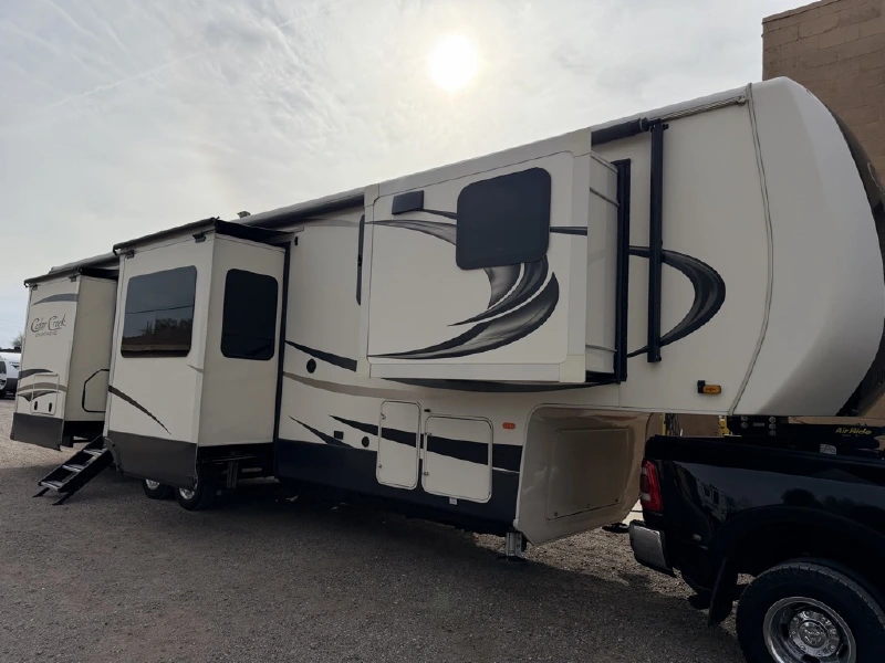 2020 FOREST RIVER CEDAR CREEK CHAMPAGNE 38EFK