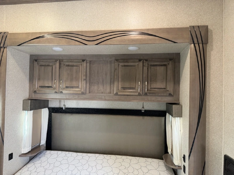 2020 FOREST RIVER CEDAR CREEK CHAMPAGNE 38EFK