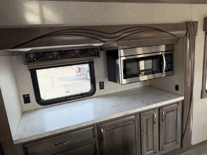 2020 FOREST RIVER CEDAR CREEK CHAMPAGNE 38EFK