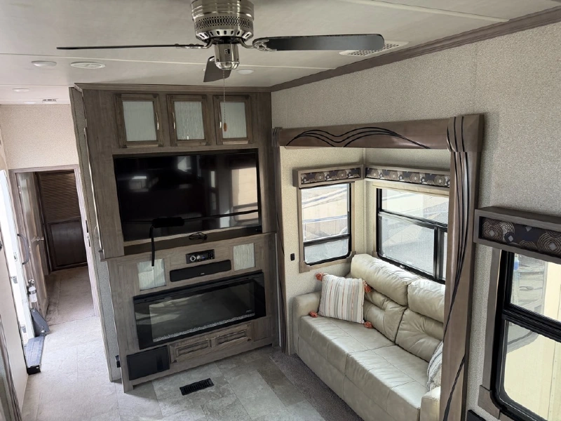 2020 FOREST RIVER CEDAR CREEK CHAMPAGNE 38EFK