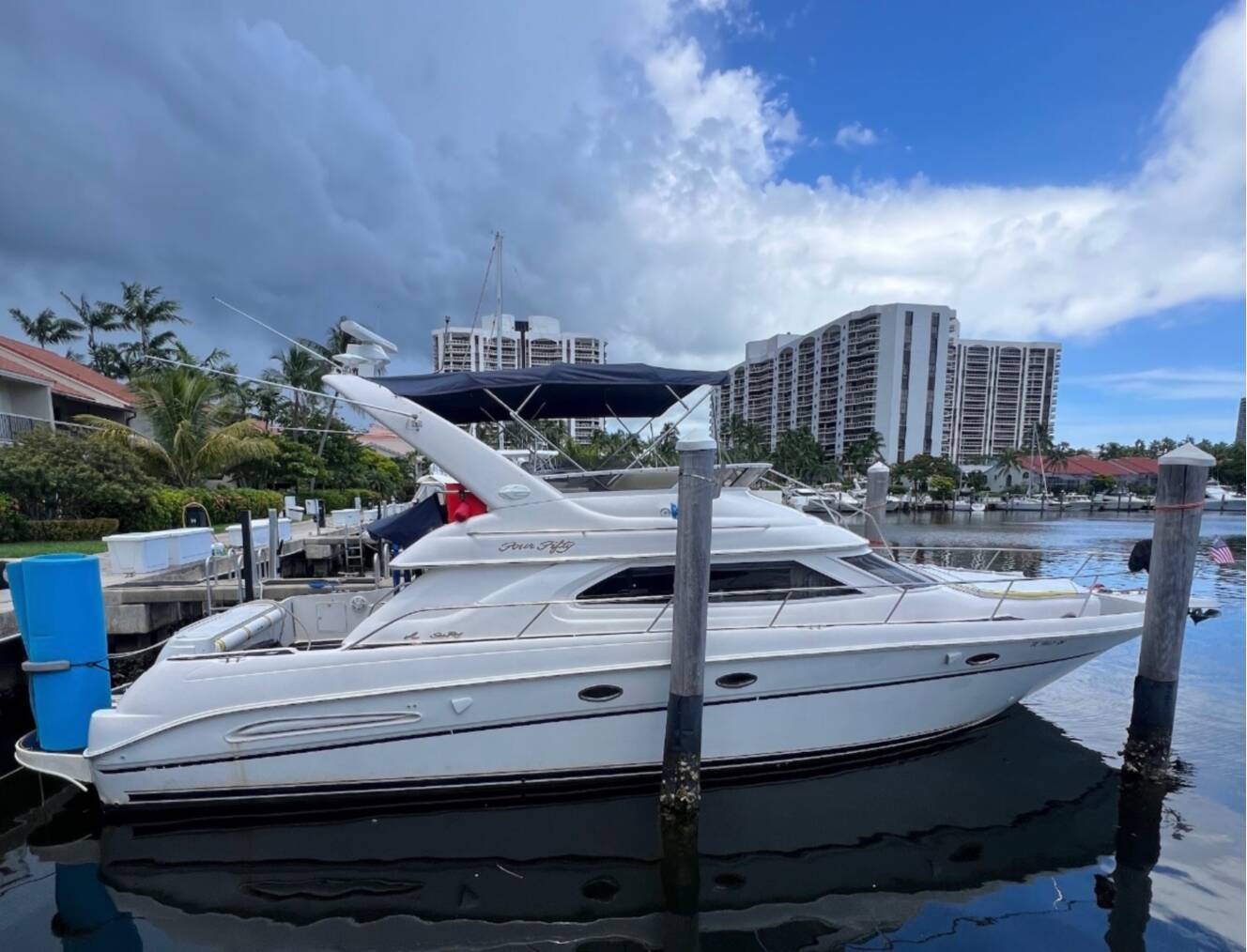 A photo of this 2000 Sea Ray 450 EXPRESS BRIDGE