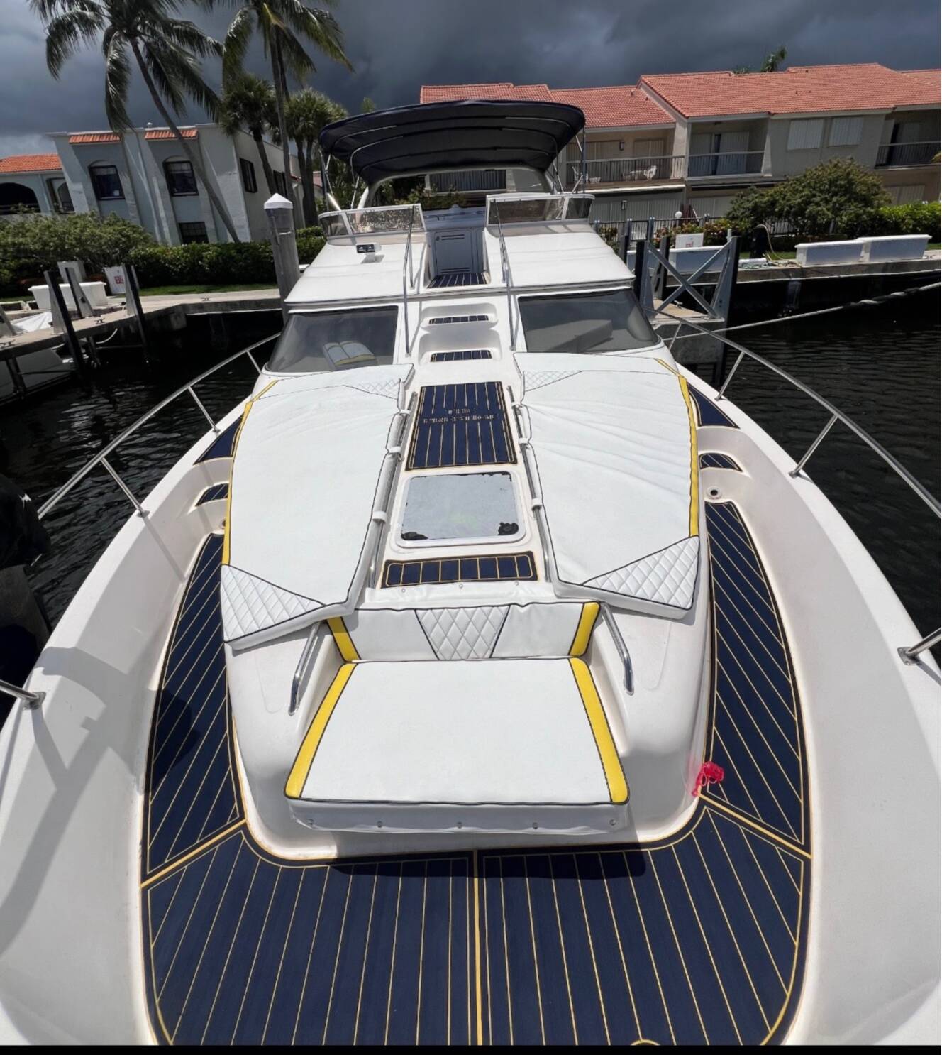 A photo of this 2000 Sea Ray 450 EXPRESS BRIDGE