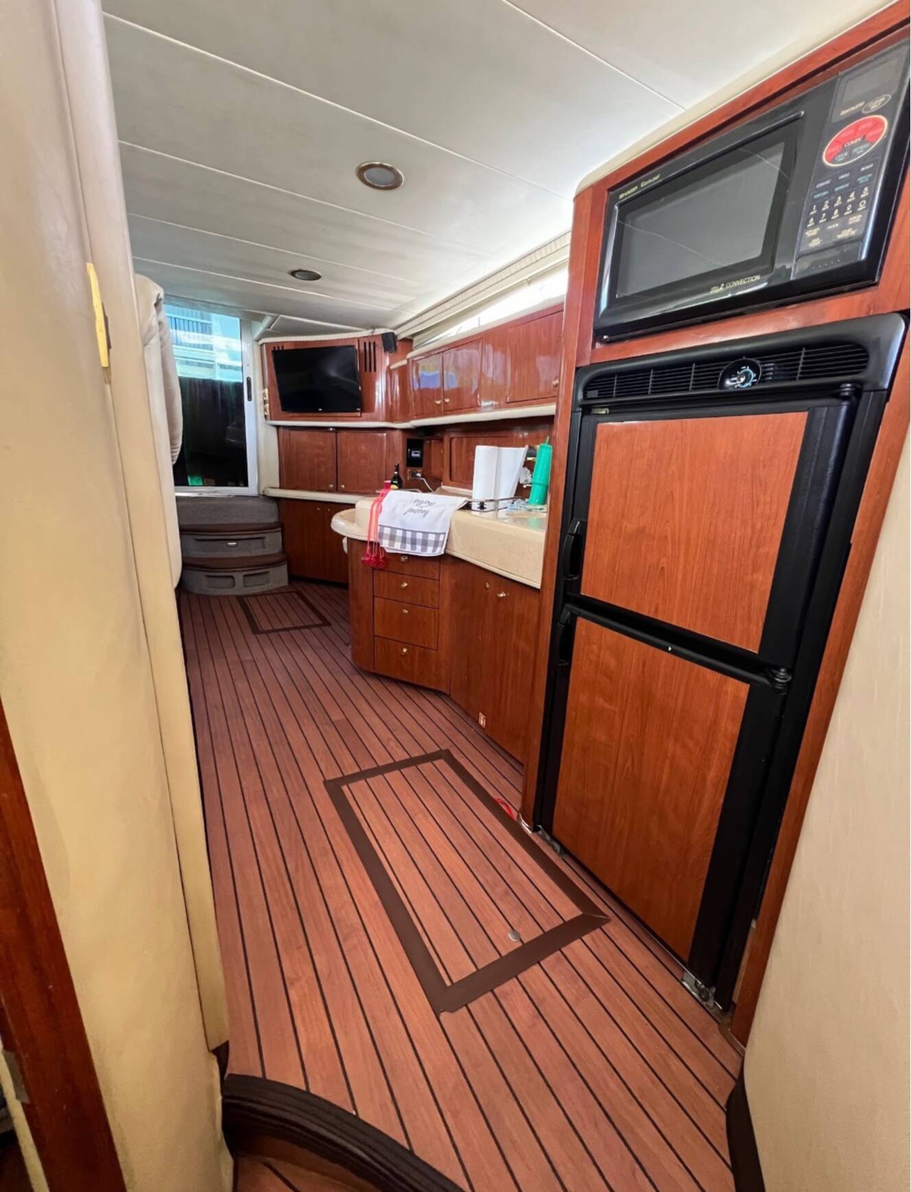 A photo of this 2000 Sea Ray 450 EXPRESS BRIDGE