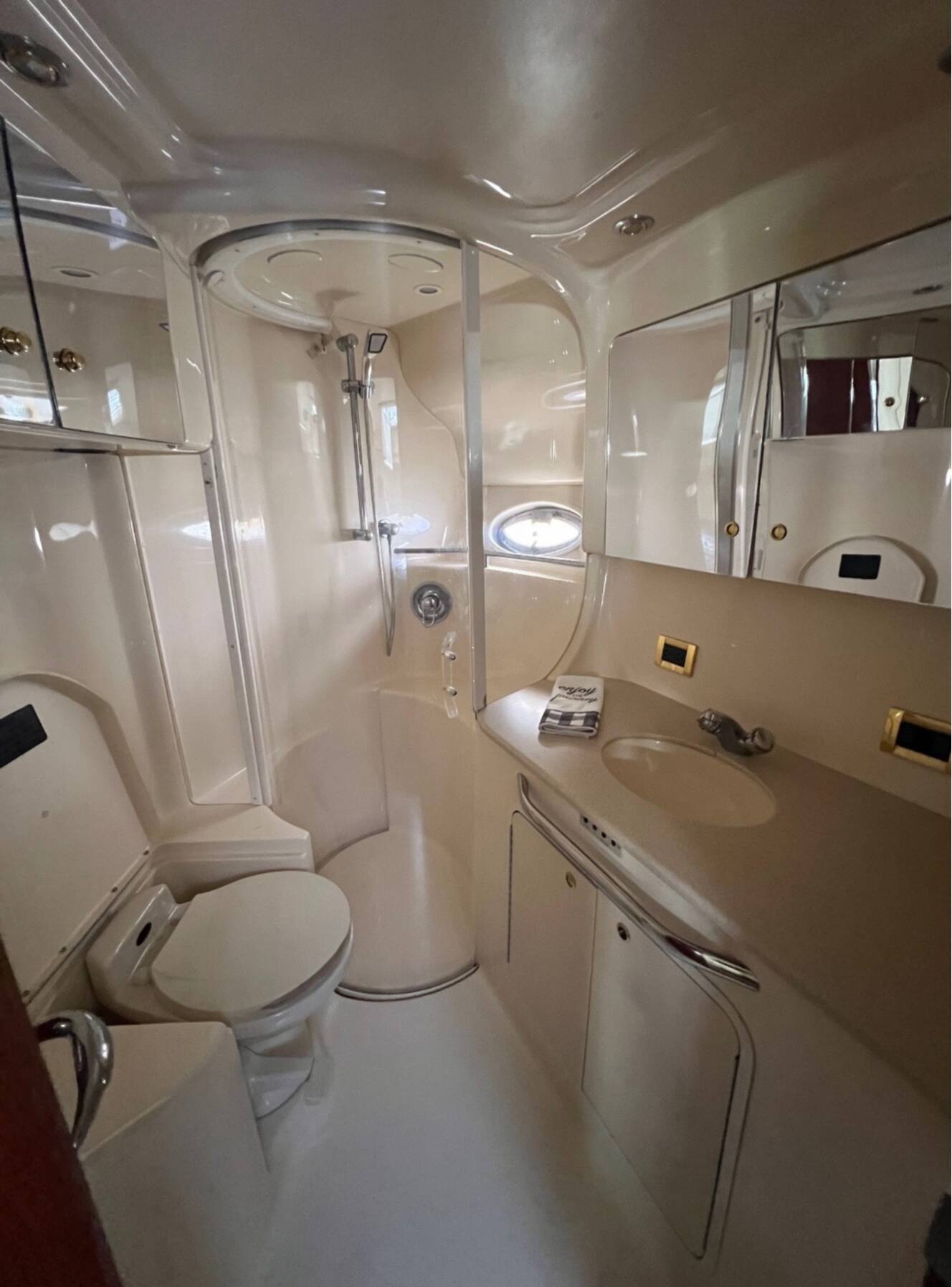 A photo of this 2000 Sea Ray 450 EXPRESS BRIDGE
