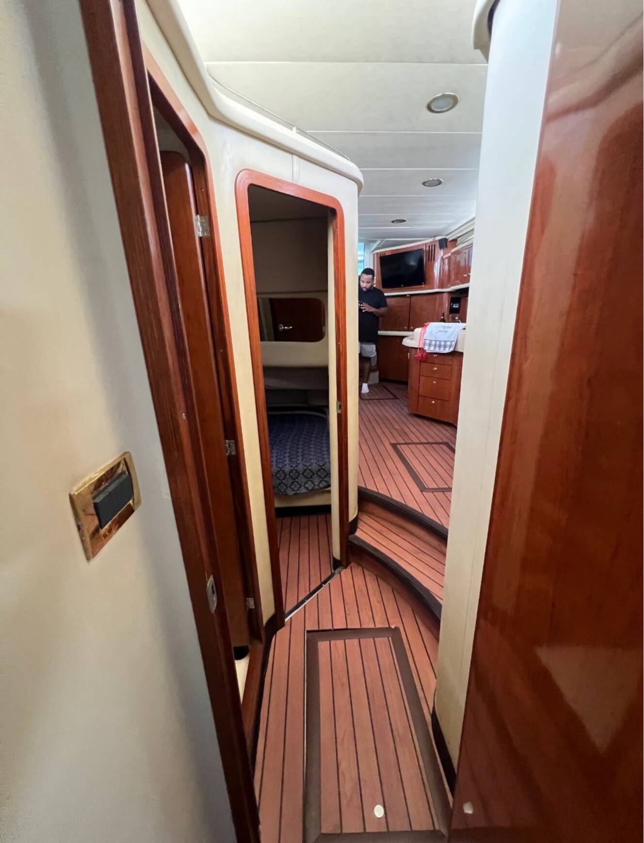 A photo of this 2000 Sea Ray 450 EXPRESS BRIDGE