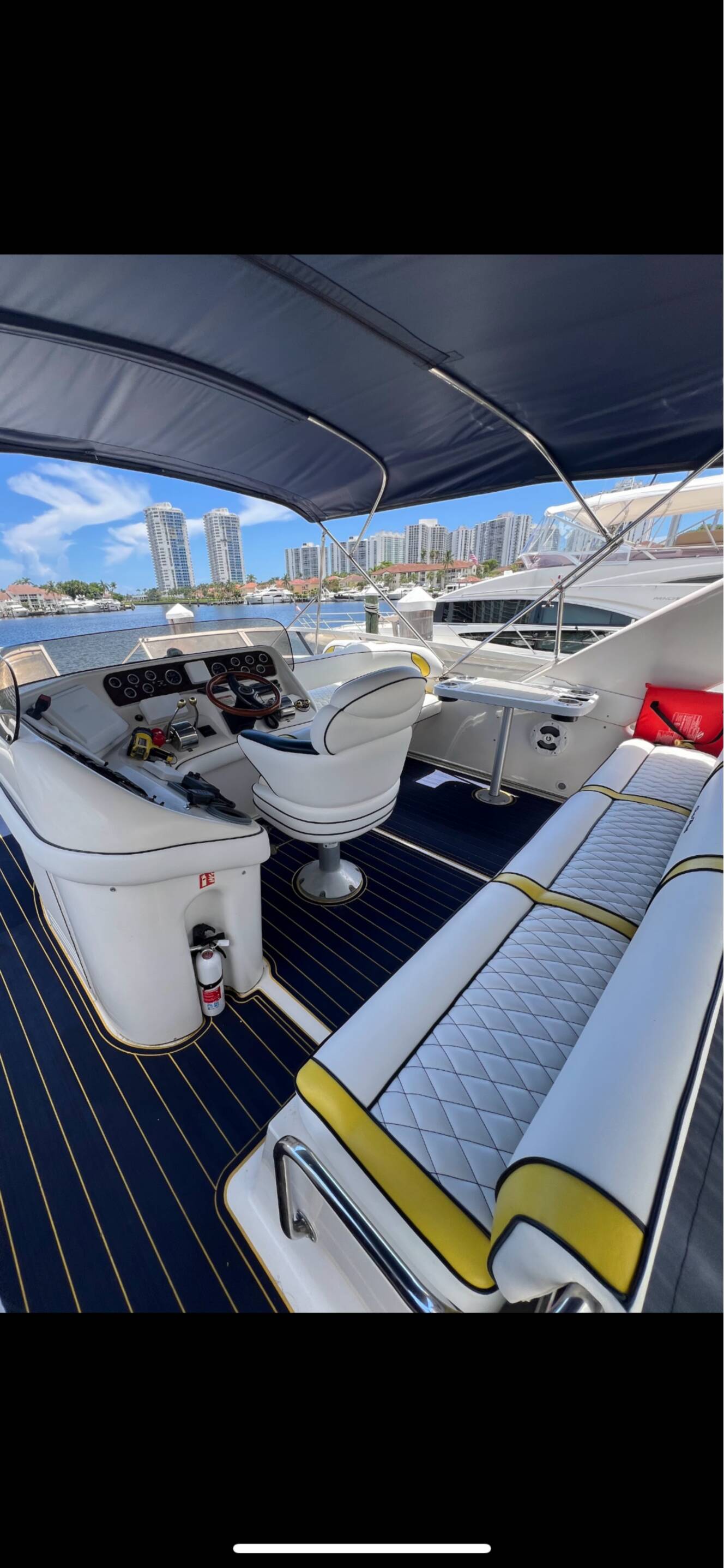 A photo of this 2000 Sea Ray 450 EXPRESS BRIDGE