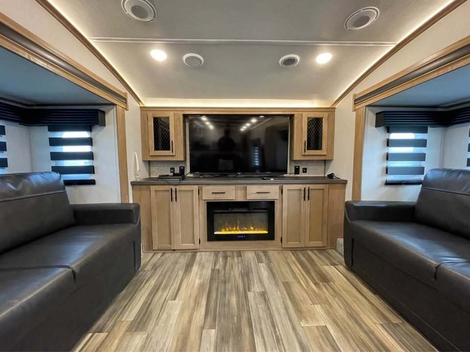 2023 Forest River CHEROKEE SABRE 37FLH RV