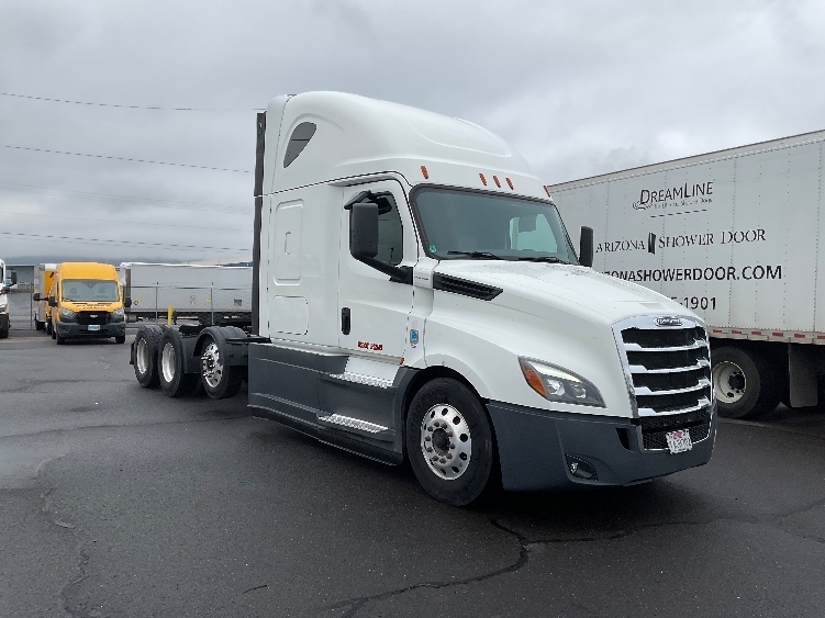 2020 FREIGHTLINER CASCADIA 126 in Clackamas, OR
