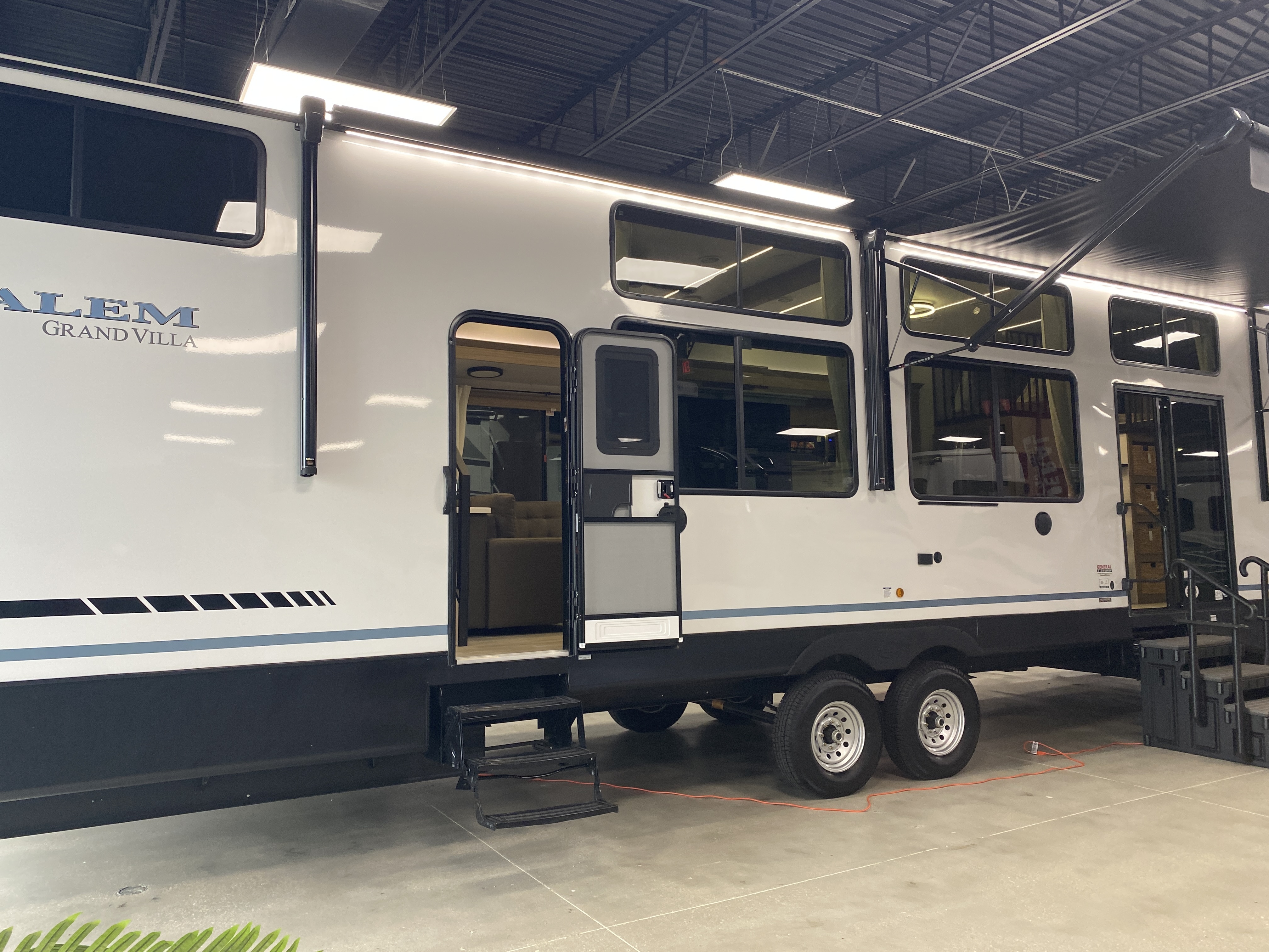 2025 Forest River SALEM GRAND VILLA 44VIEW RV