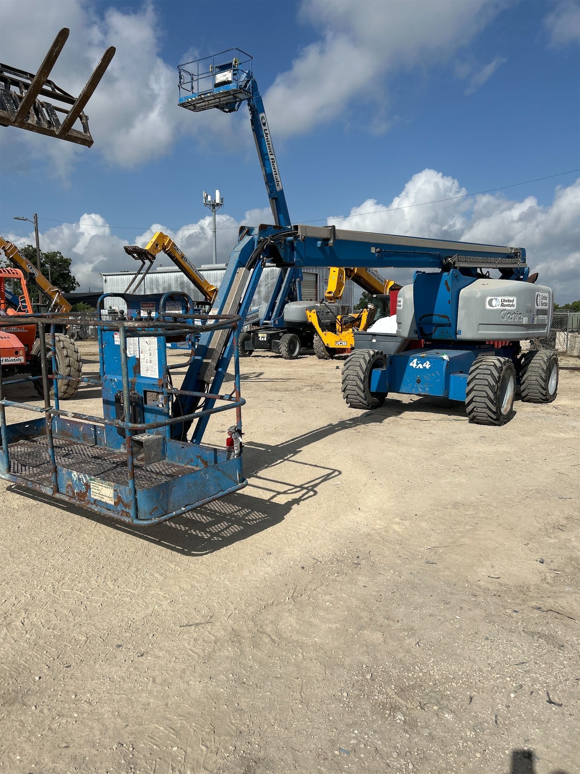 Genie Articulated Boom Lift For Sale Near San Antonio, Texas