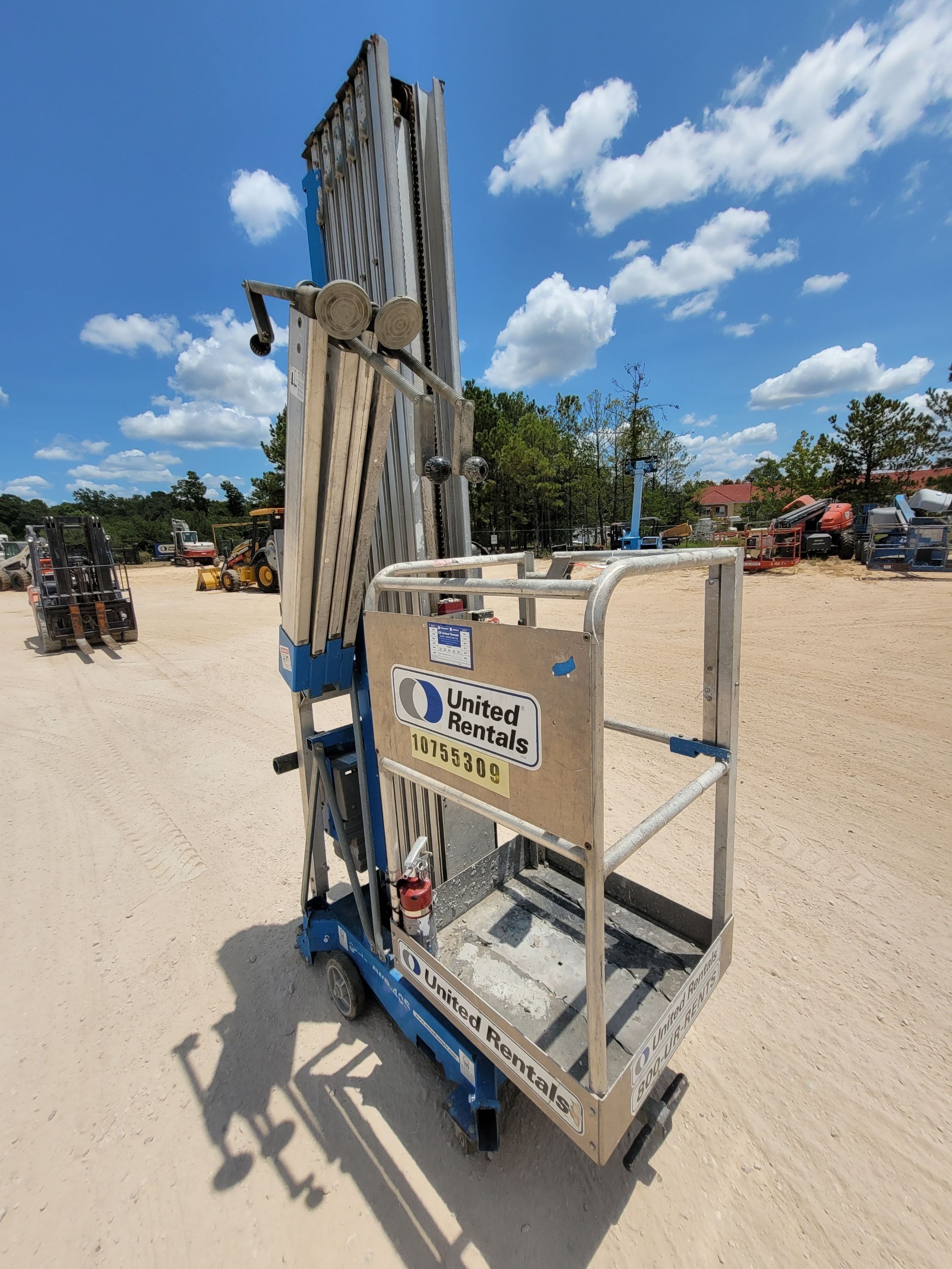 2018 GENIE AWP-40SDC Pusharound Lift in Fort Worth, TX