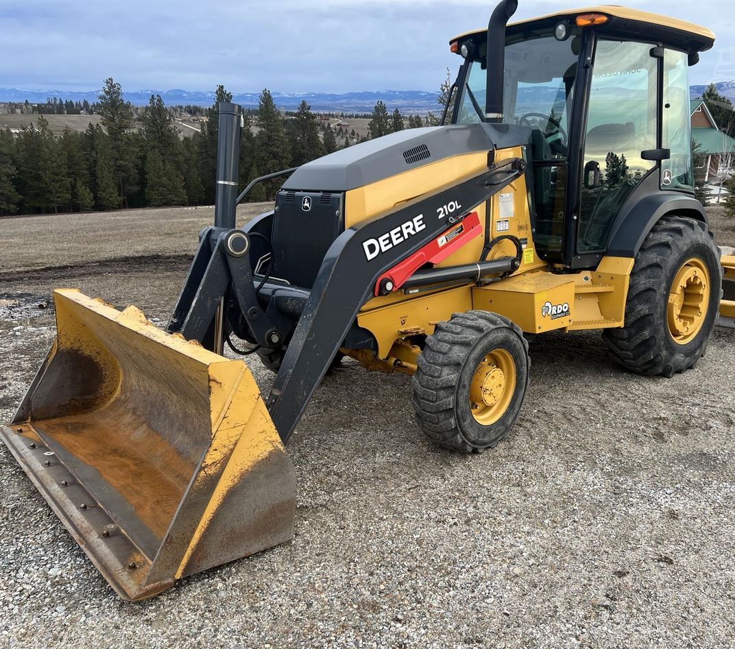 2019 JOHN DEERE 210L in Hamilton, MT