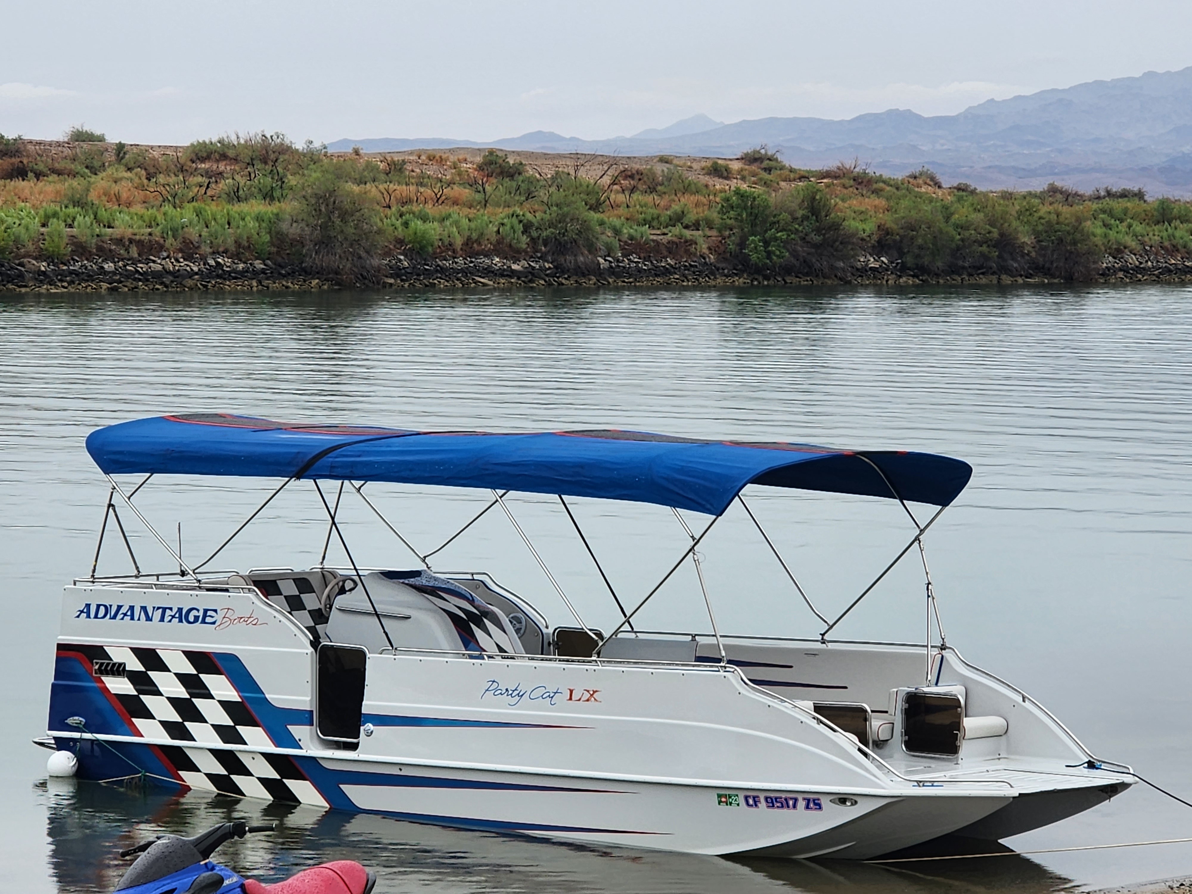 1999 Advantage Boats Party Cat in canyon country CA