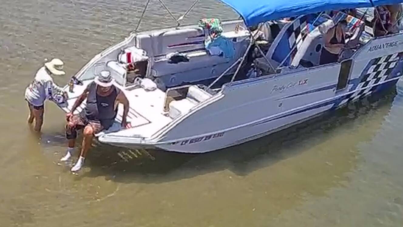 A photo of this 1999 Advantage Boats Party Cat
