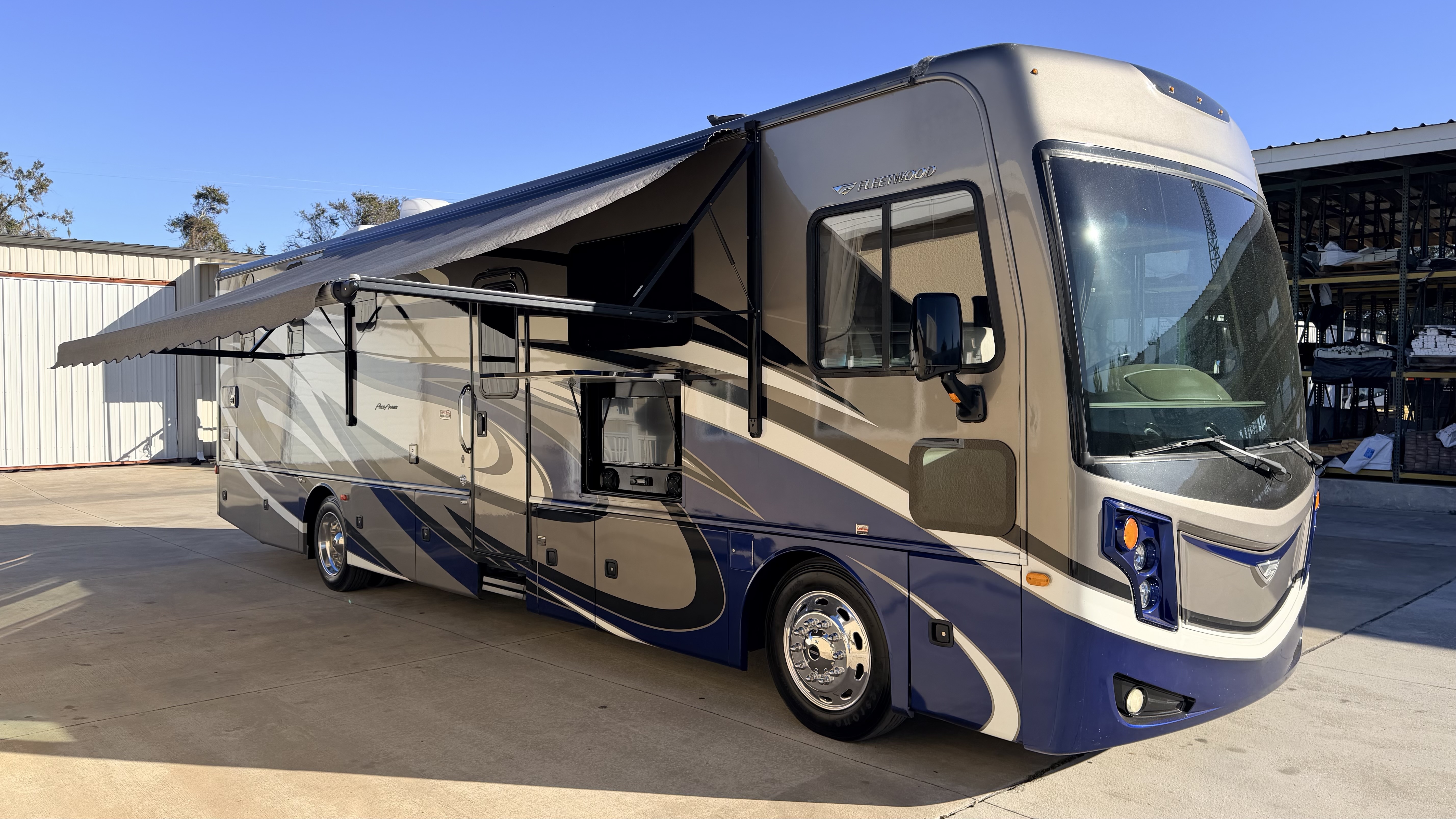 2017 Fleetwood PACE ARROW 35E RV