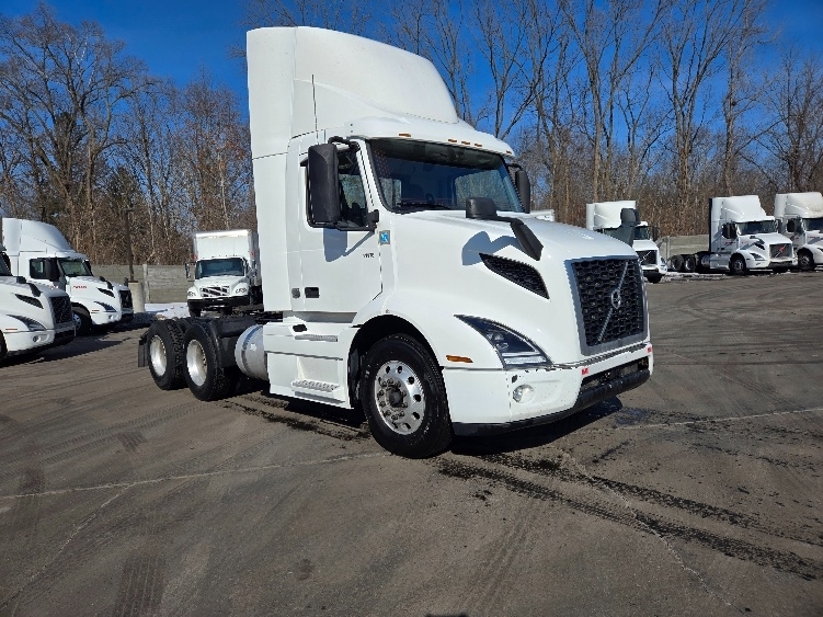 2021 VOLVO VNR64300 in Ypsilanti, MI