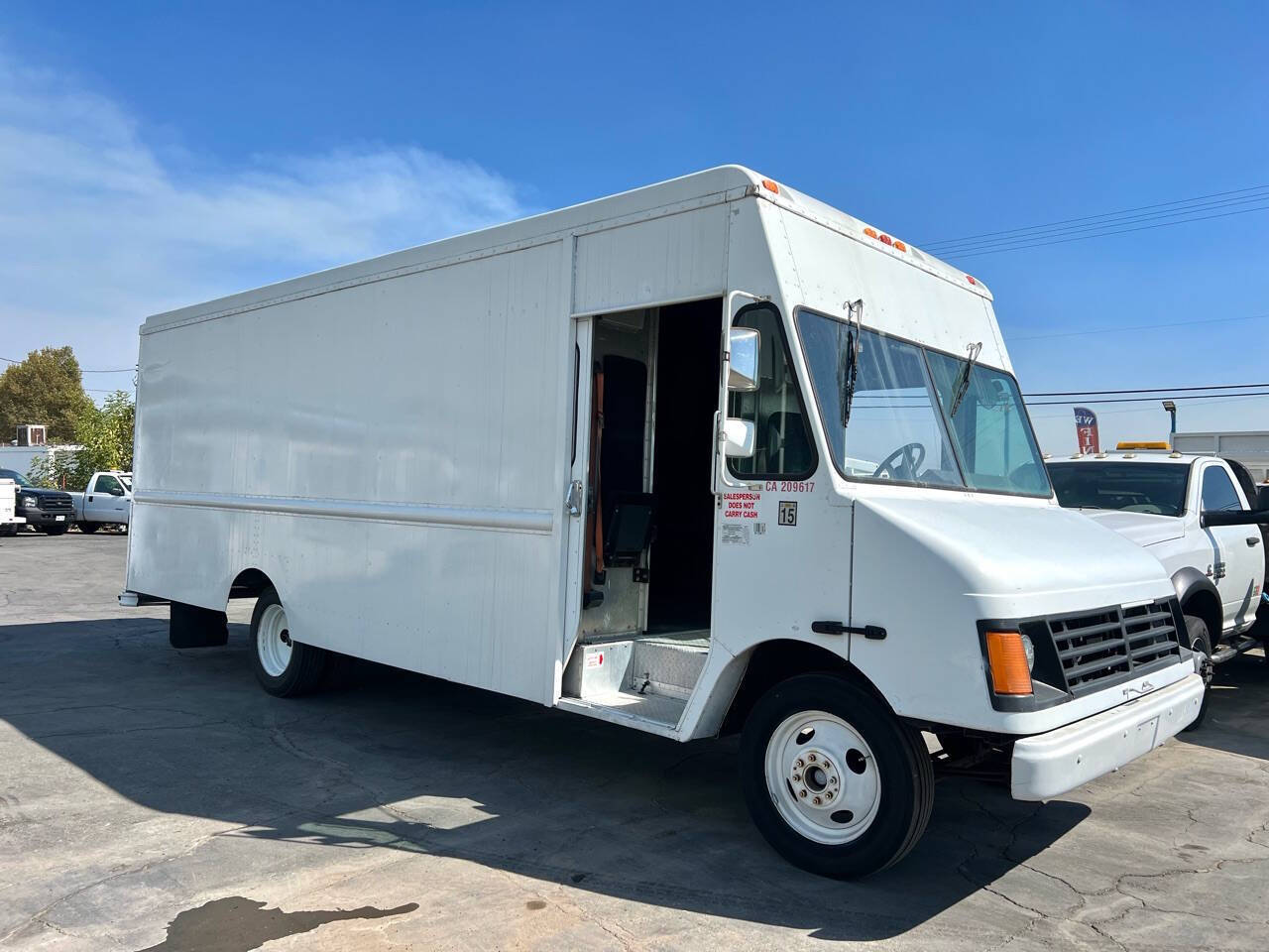 2005 WORKHORSE P42 in Fontana, CA