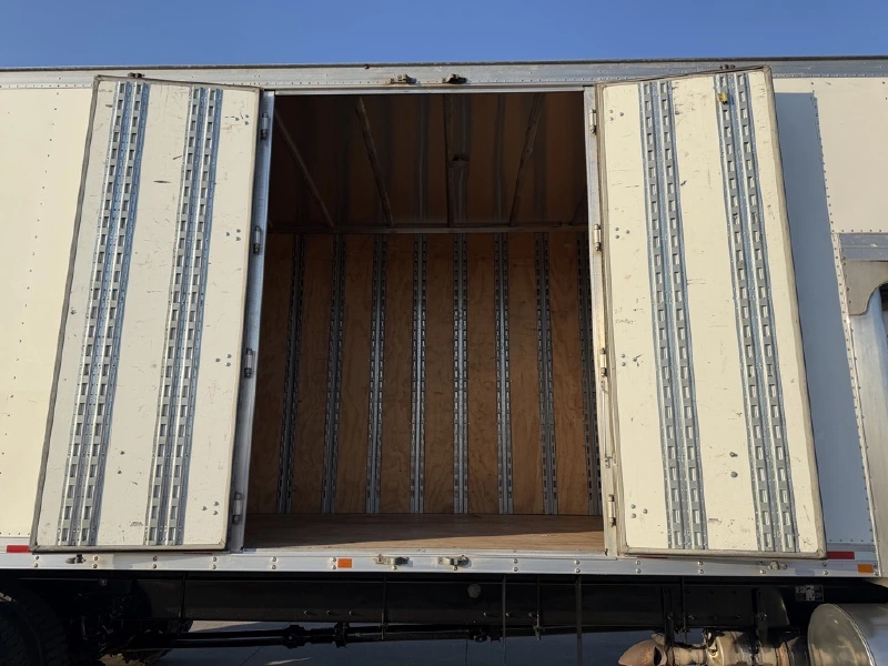 2022 KENWORTH T270