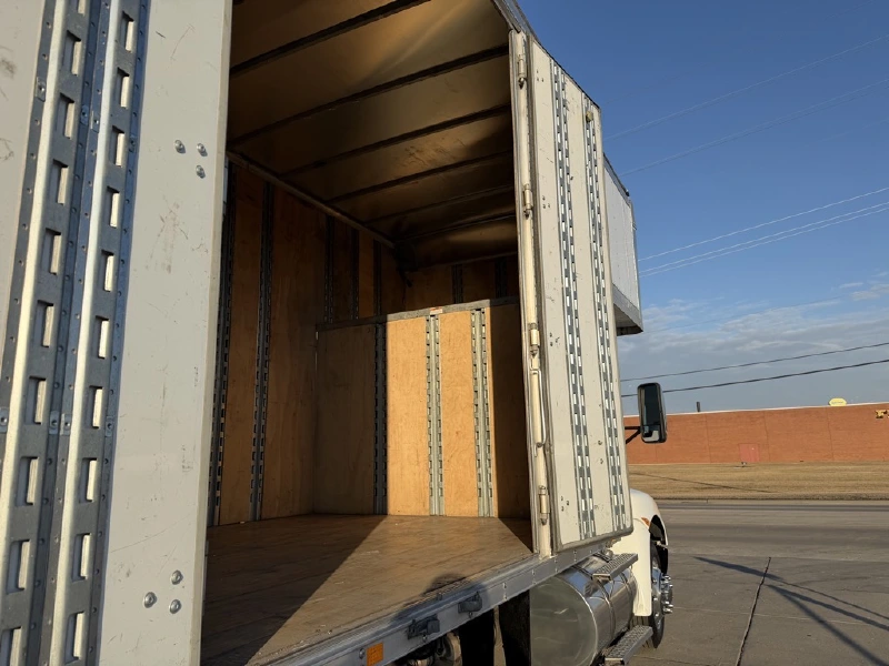 2022 KENWORTH T270