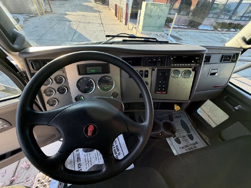 2022 KENWORTH T270
