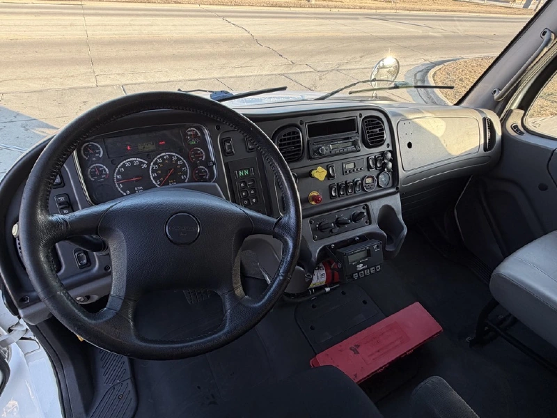 2015 FREIGHTLINER BUSINESS CLASS M2 106