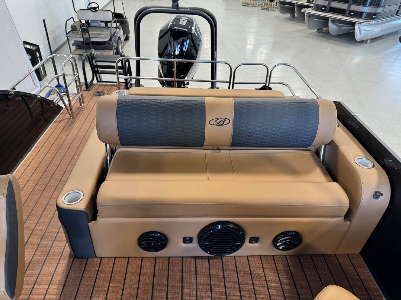 A photo of this 2026 Bentley ELITE 223 SWINGBACK