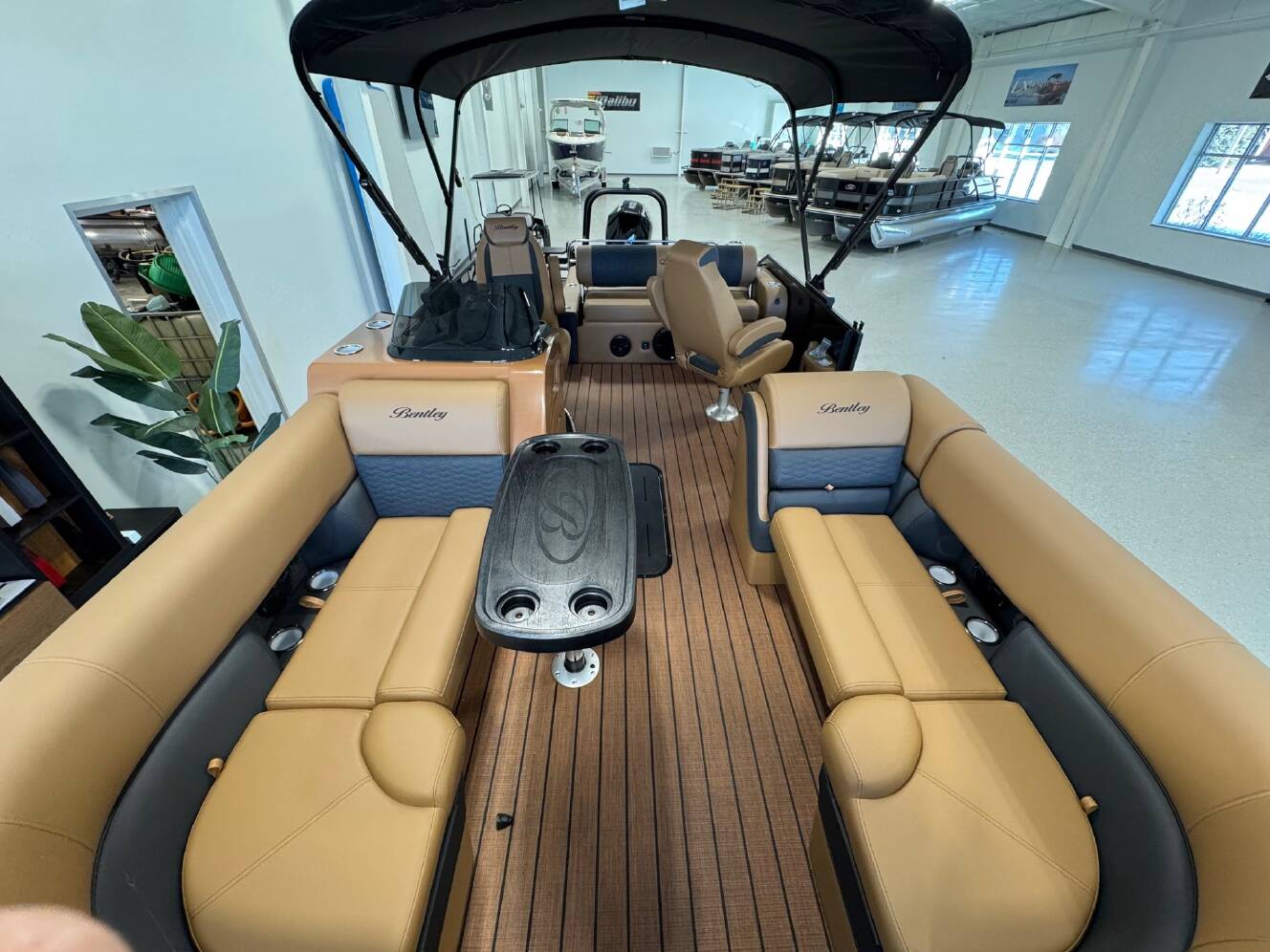 A photo of this 2026 Bentley ELITE 223 SWINGBACK