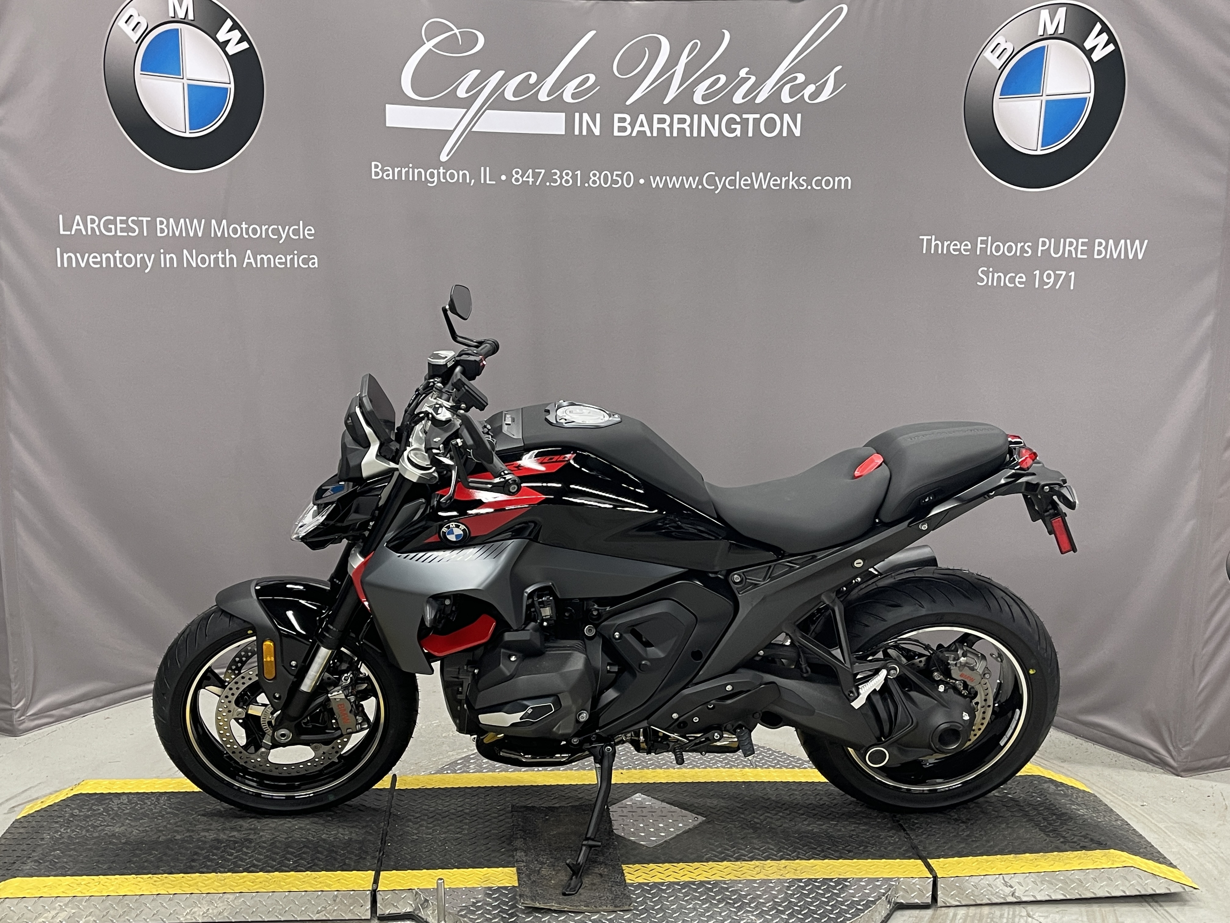 2026 BMW R 1300 R in Barrington, IL