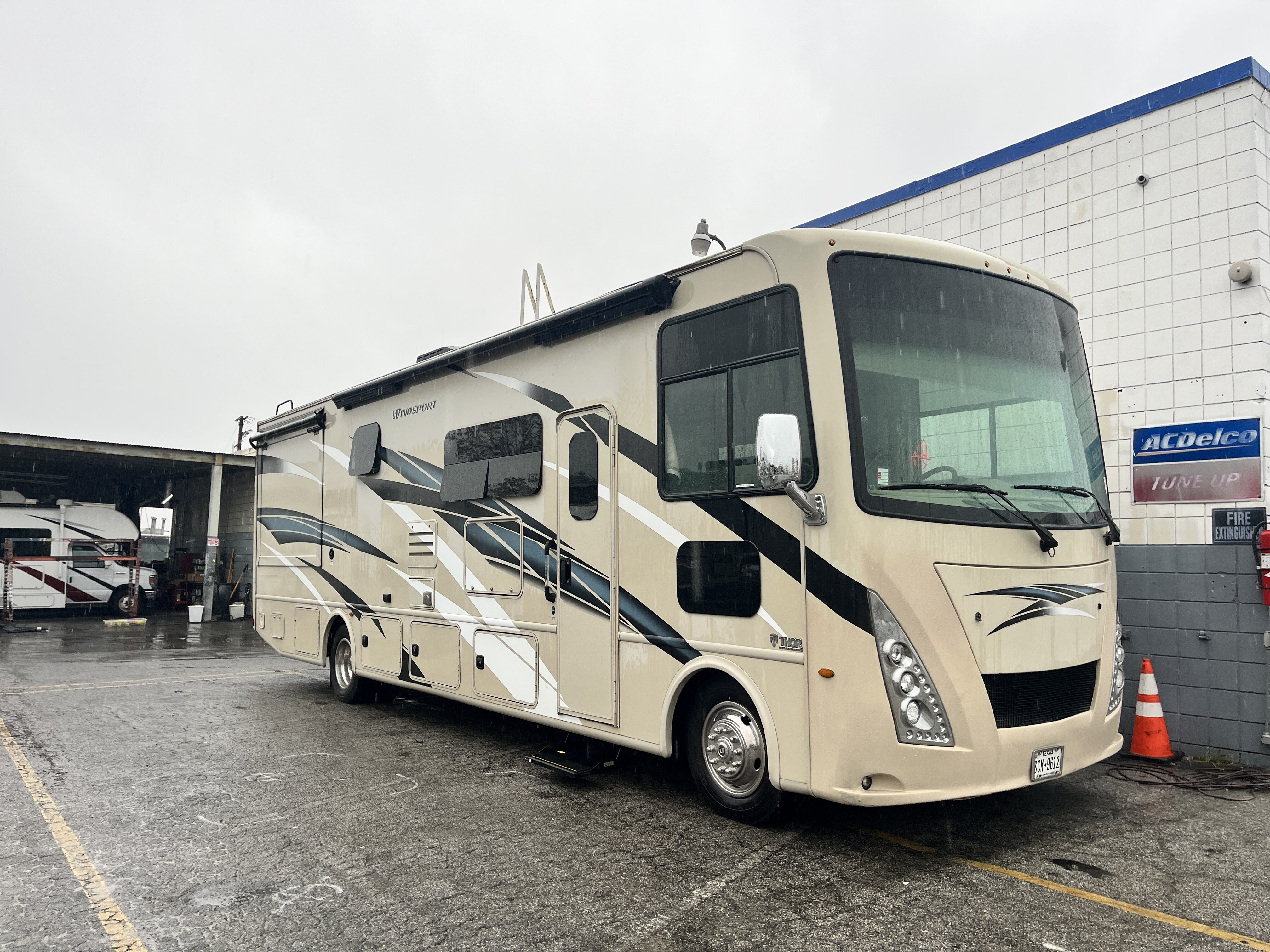 2021 Thor Motor Coach Windsport 32T in burbank CA
