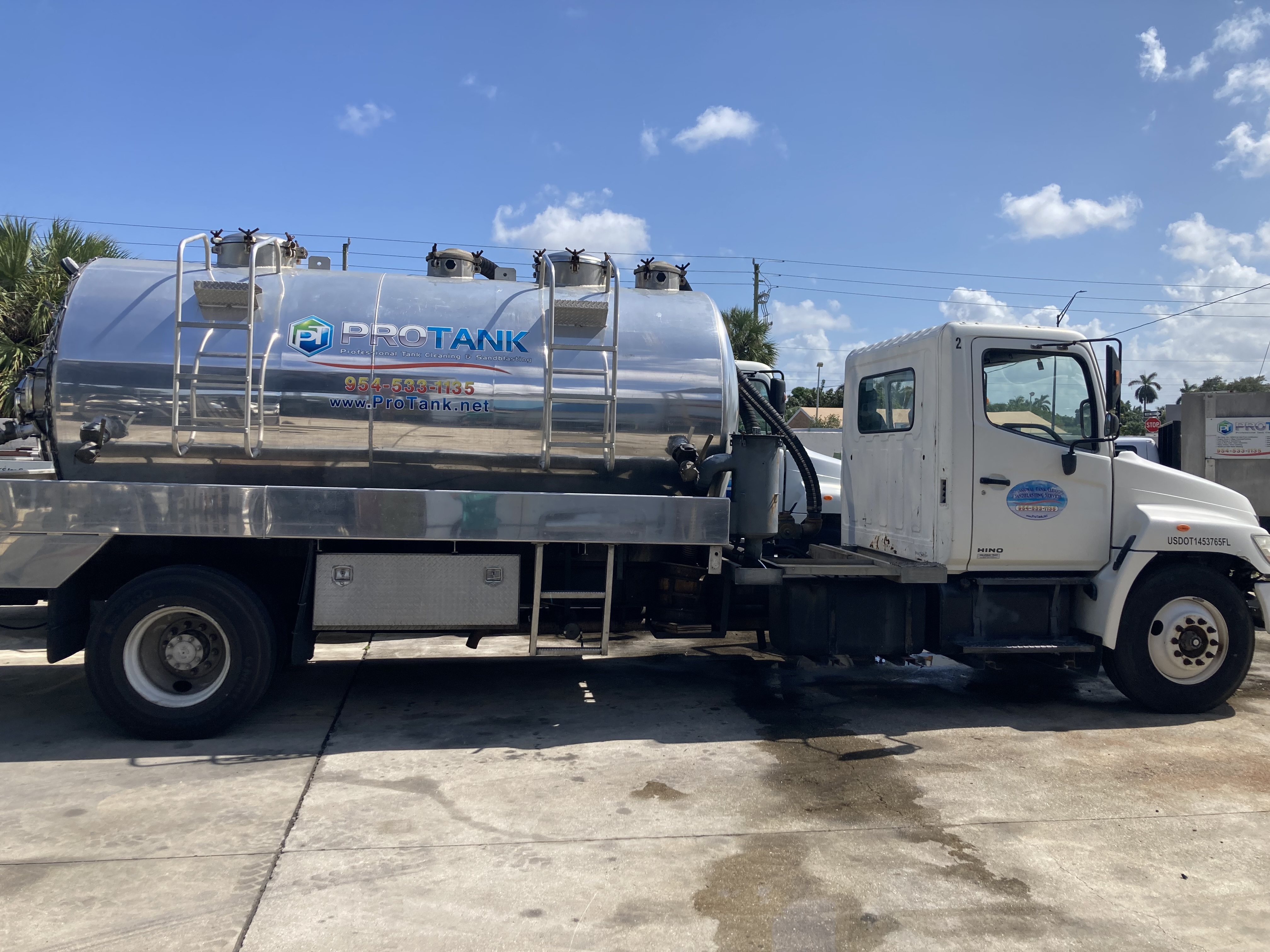2007 HINO 338 in Oakland Park, FL