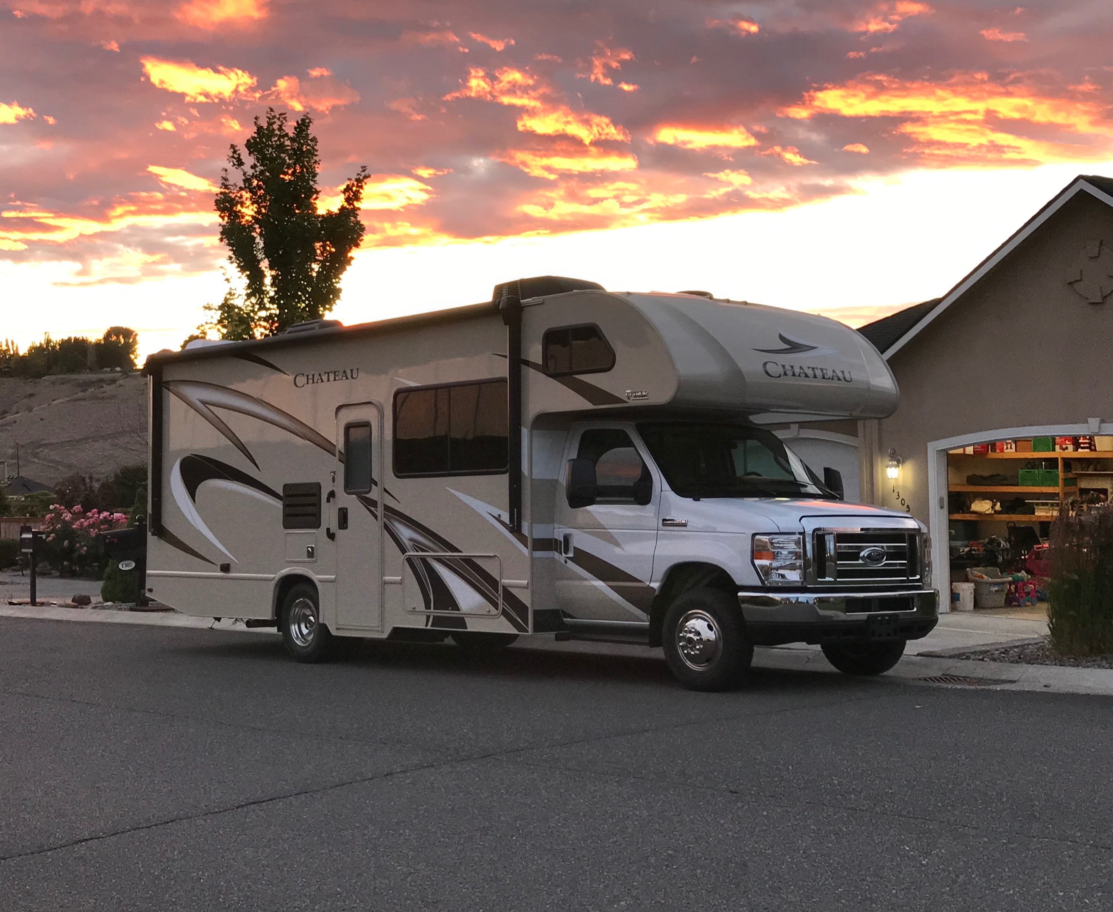 2020 Thor Motor Coach CHATEAU 26B RV