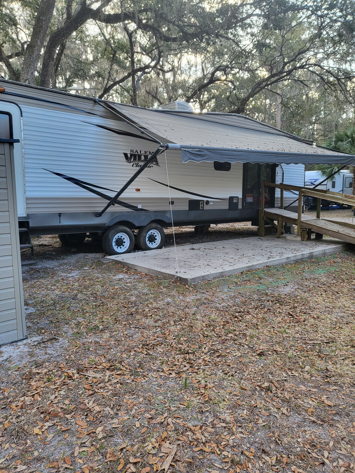 2017 Forest River SALEM VILLA CLASSIC 39FDEN in lake panasofkee FL