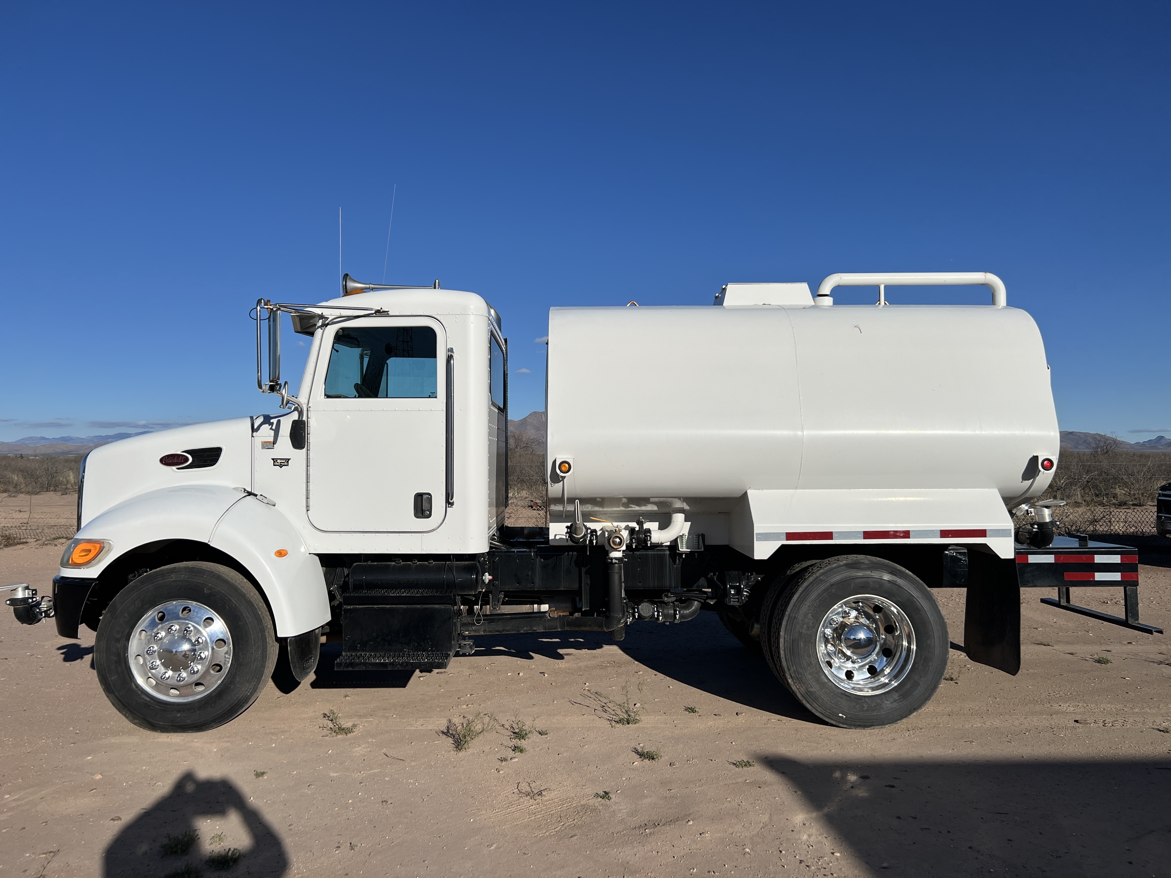 2009 PETERBILT 335 in Elfrida, AZ