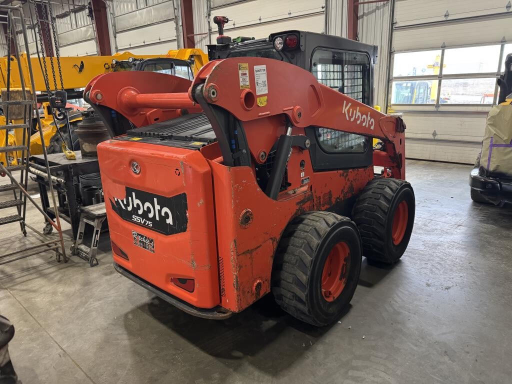 2022 Kubota SSV75HC in Menomonee Falls, WI