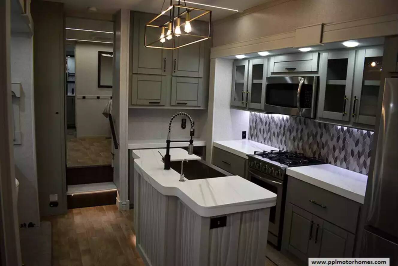 A photo of this 2024 Redwood REDWOOD RW4200FL
